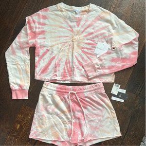 29. Beyond Yoga Weekend Pullover & Come Through Shorts Set Size Medium